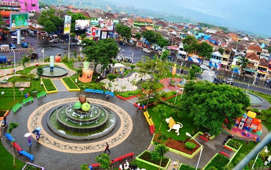 pemandangan-alun-alun-kota-batu